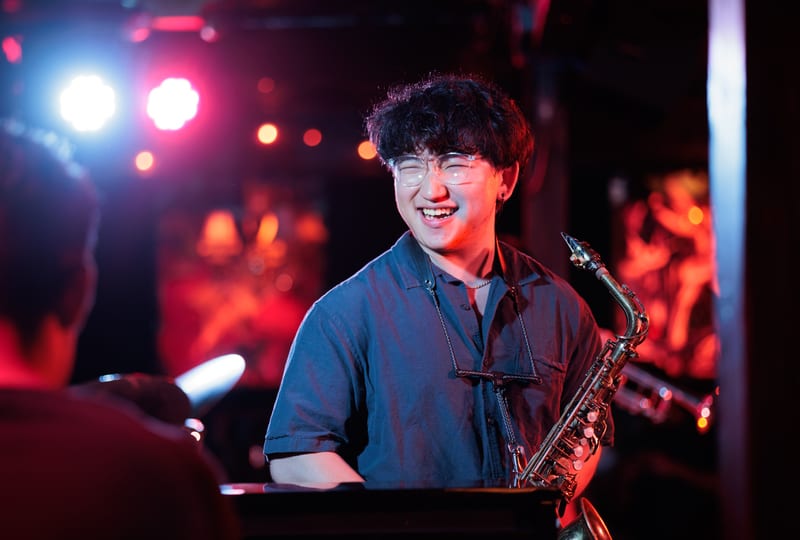 Elliot Woo; performance at The Mint, July 2025.