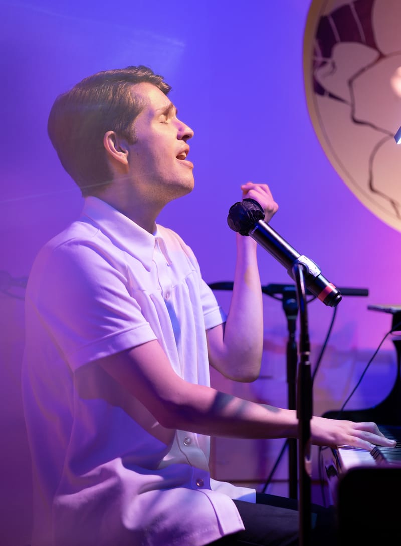 Live performance at Gardenia, September 2025.