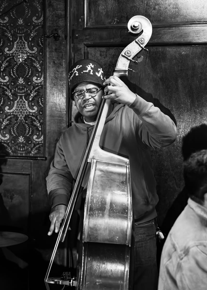 Weldon Scott; performance at 3 Clubs, November 2025.