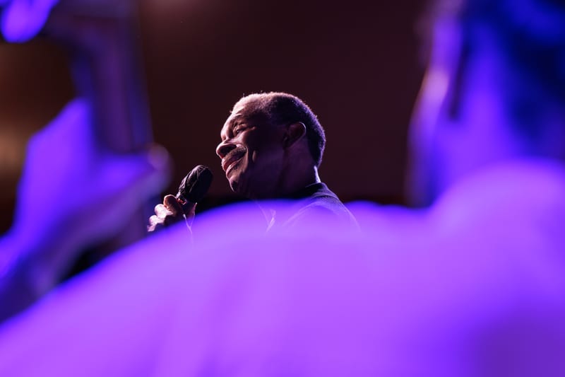 Live performance at Gardenia, December 2025.